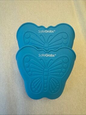 Safe Grabs Brand Blue Butterfly Pot Holders - 2 Pack. NWOT.